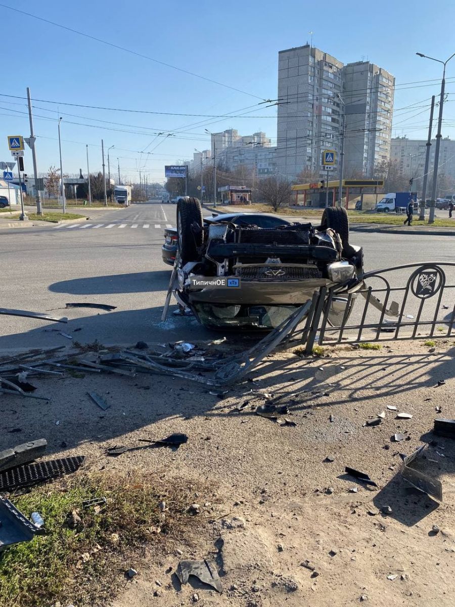 ДТП Харьков: на перекрестке ул. Ужвий и Сердюка столкнулись авто Volkswagen и Cherry
